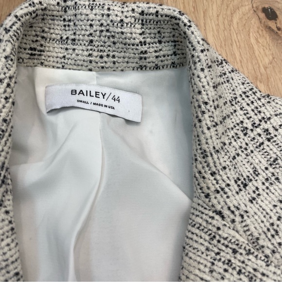 Bailey 44 tweed white and black buttoned jacket in excellent used condition - Picture 5 of 8